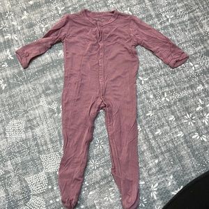 Kyte baby buttoned onesie- mulberry 0-3